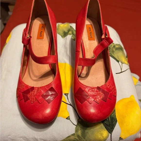 Miz Mooz Petula Pump - Picture 2 of 9